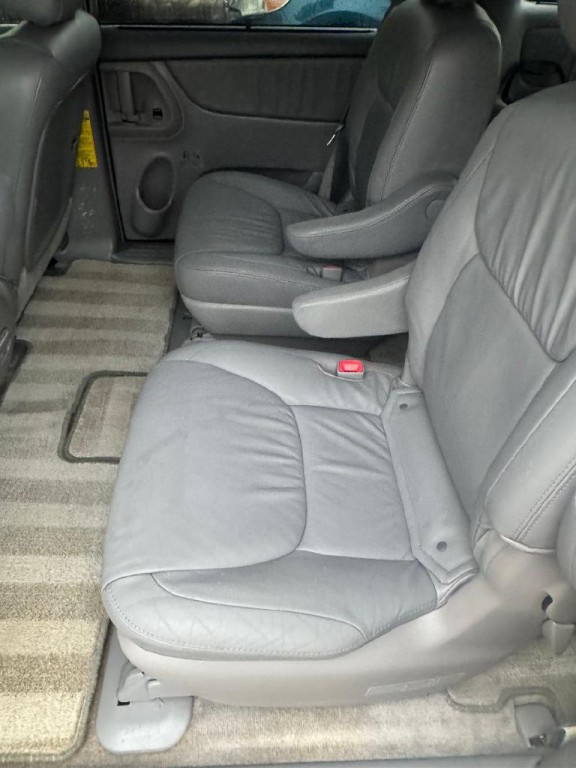 2008 Toyota Sienna Image 18