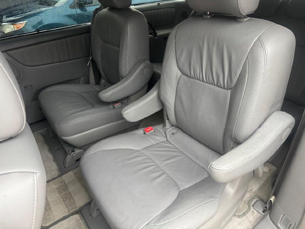 2008 Toyota Sienna Image 20