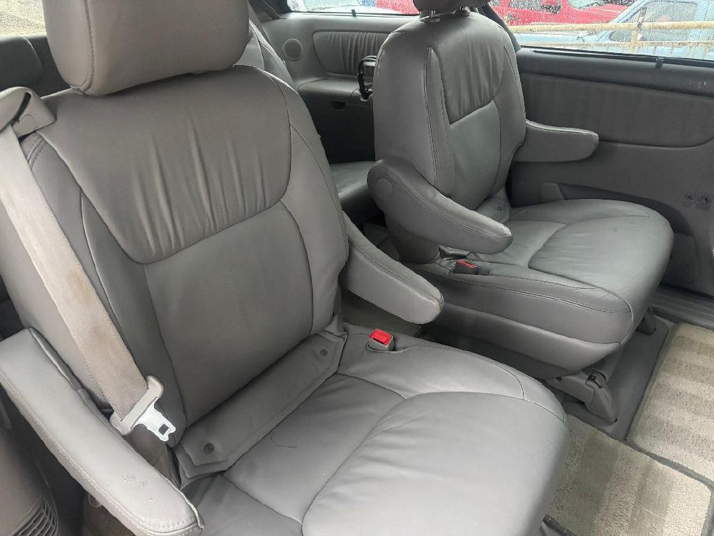 2008 Toyota Sienna Image 21