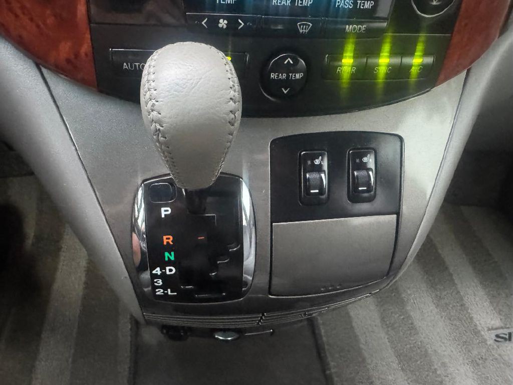 2008 Toyota Sienna Image 28
