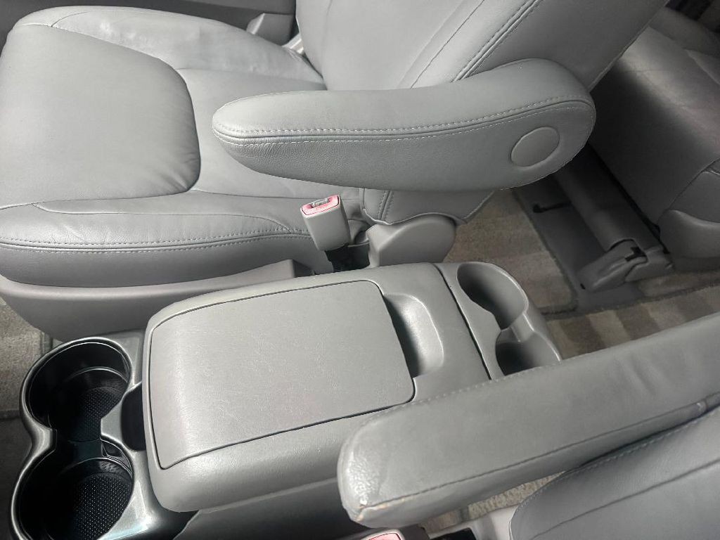 2008 Toyota Sienna Image 30