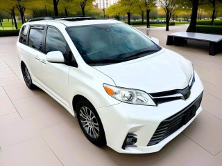 Image for 2018 Toyota Sienna XLE Premium ID: 7701129