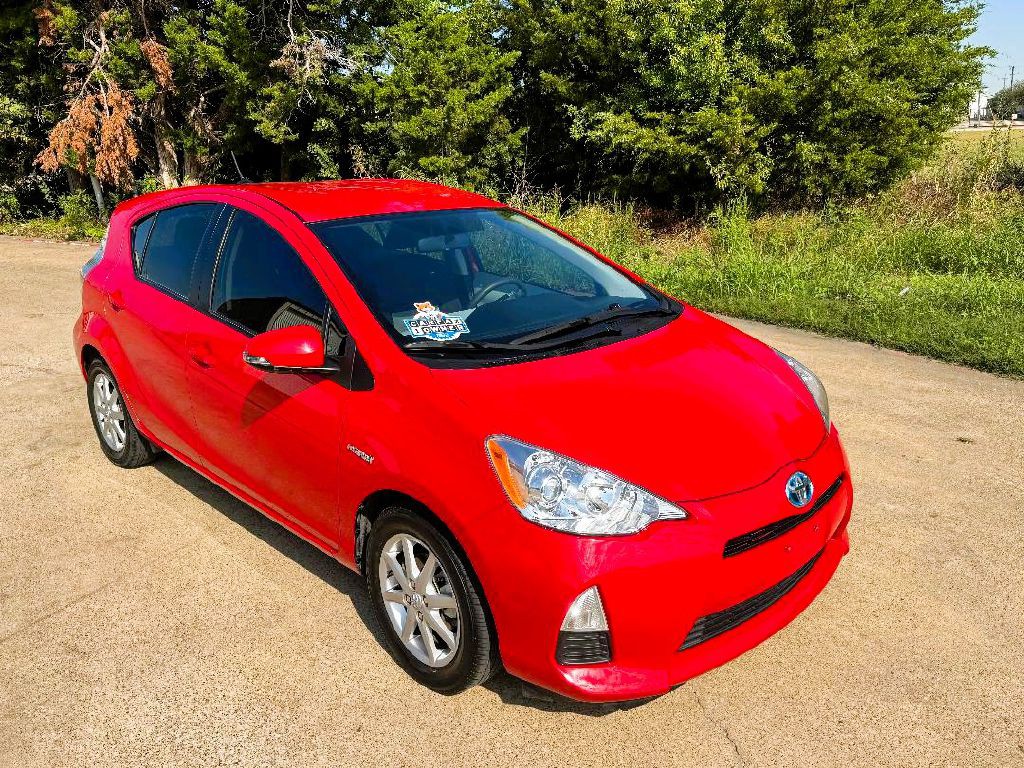 2012 Toyota Prius Image 2