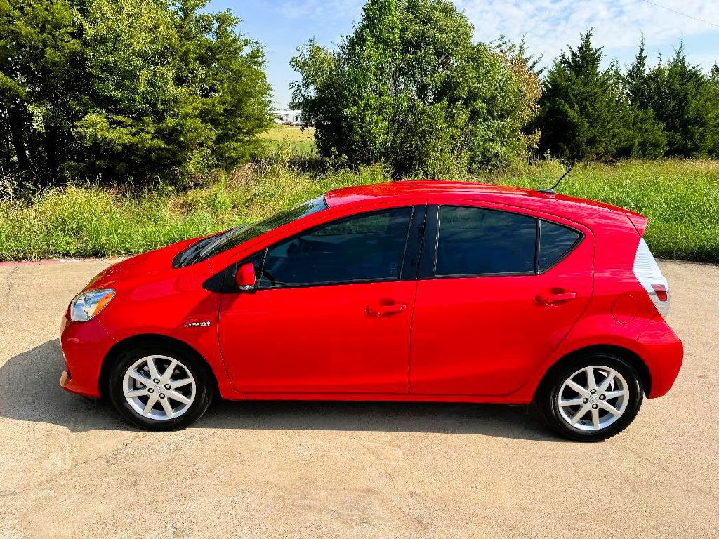 2012 Toyota Prius Image 10