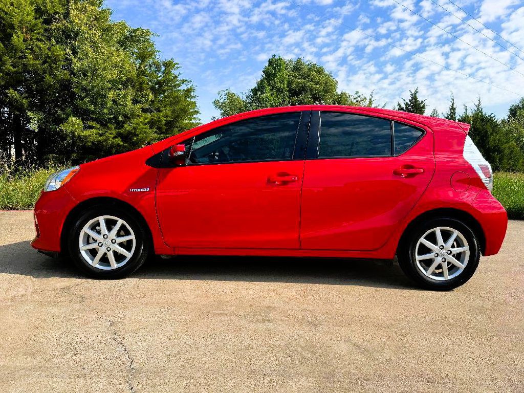 2012 Toyota Prius Image 11