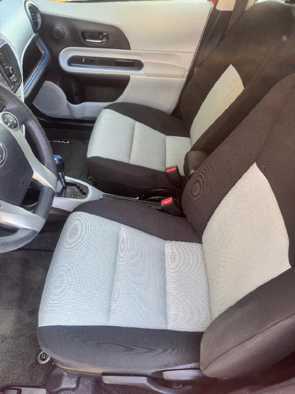 2012 Toyota Prius Image 24