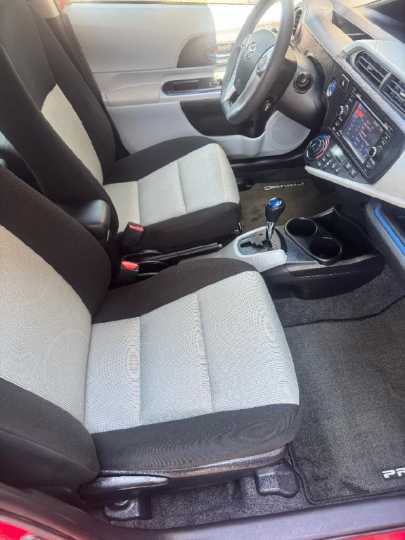 2012 Toyota Prius Image 25