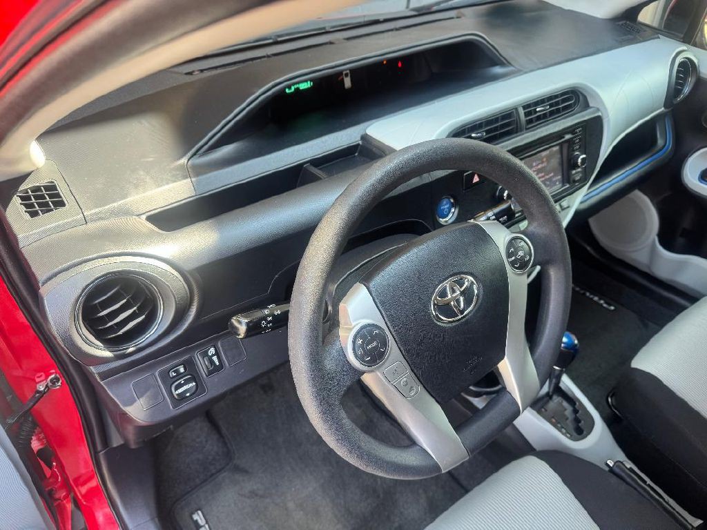 2012 Toyota Prius Image 28