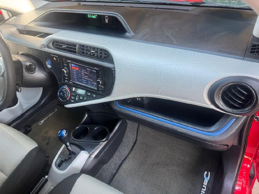 2012 Toyota Prius Image 29