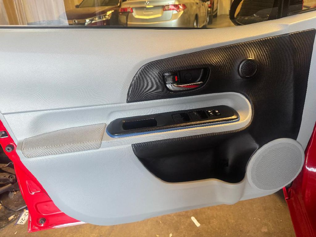 2012 Toyota Prius Image 39