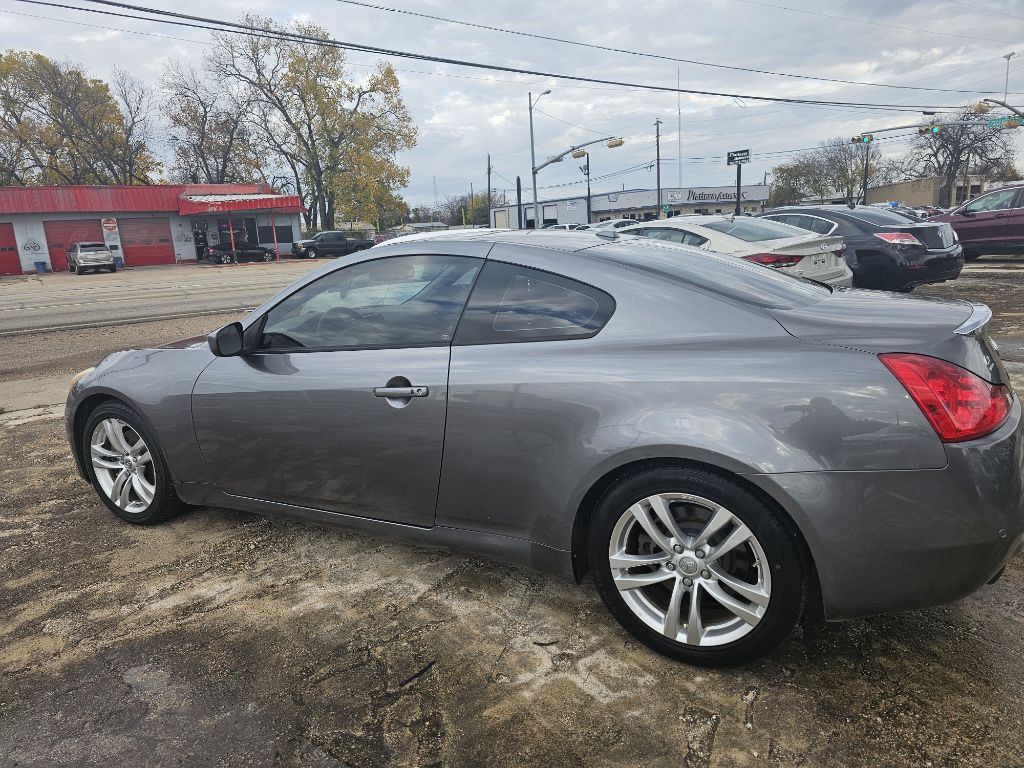 2010 INFINITI G37 Image 2