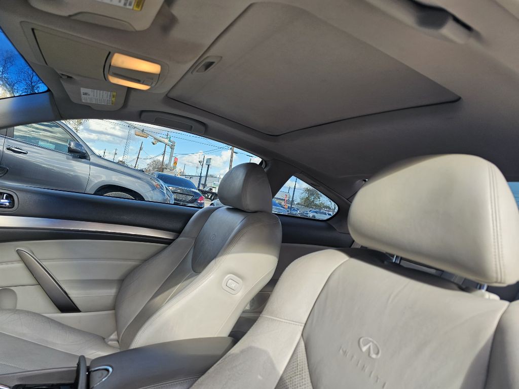 2010 INFINITI G37 Image 17