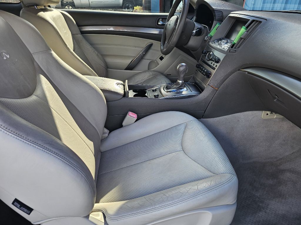 2010 INFINITI G37 Image 18