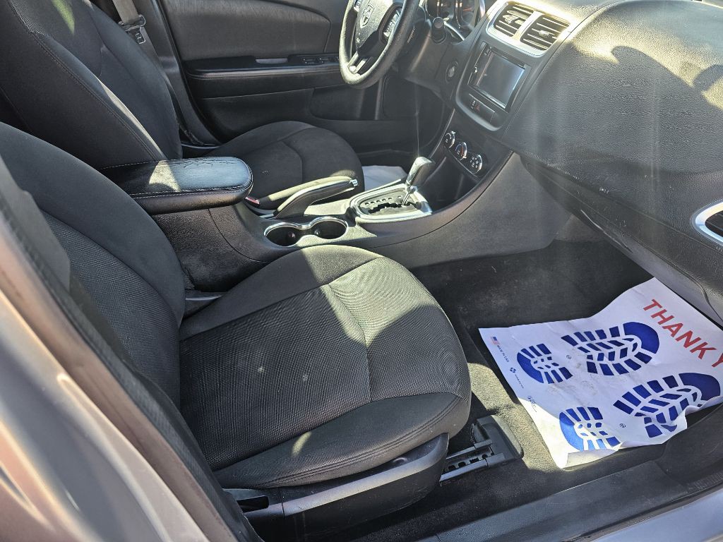 2013 Dodge Avenger Image 14