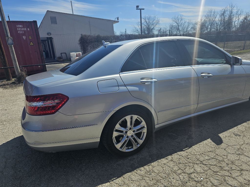 2011 Mercedes-Benz E-Class Image 3