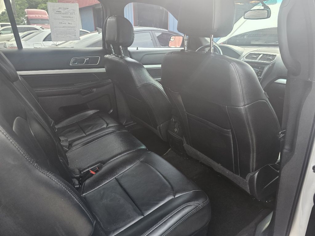 2016 Ford Explorer Image 36
