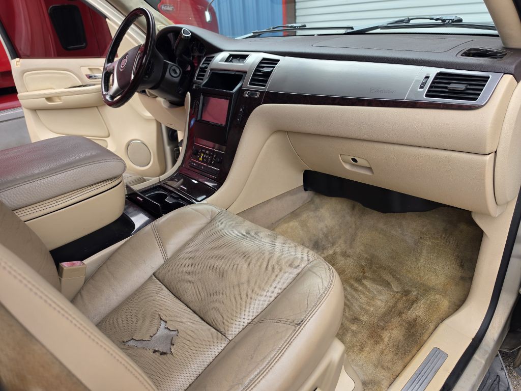 2007 Cadillac Escalade Image 10