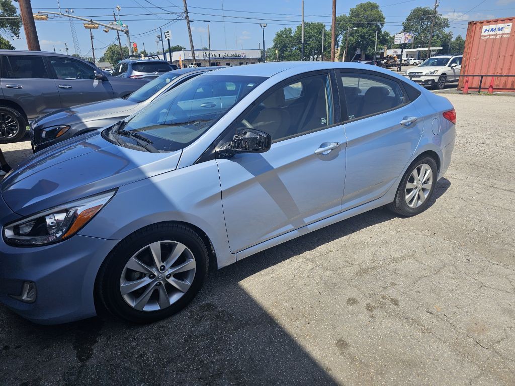 2014 Hyundai Accent Image 2