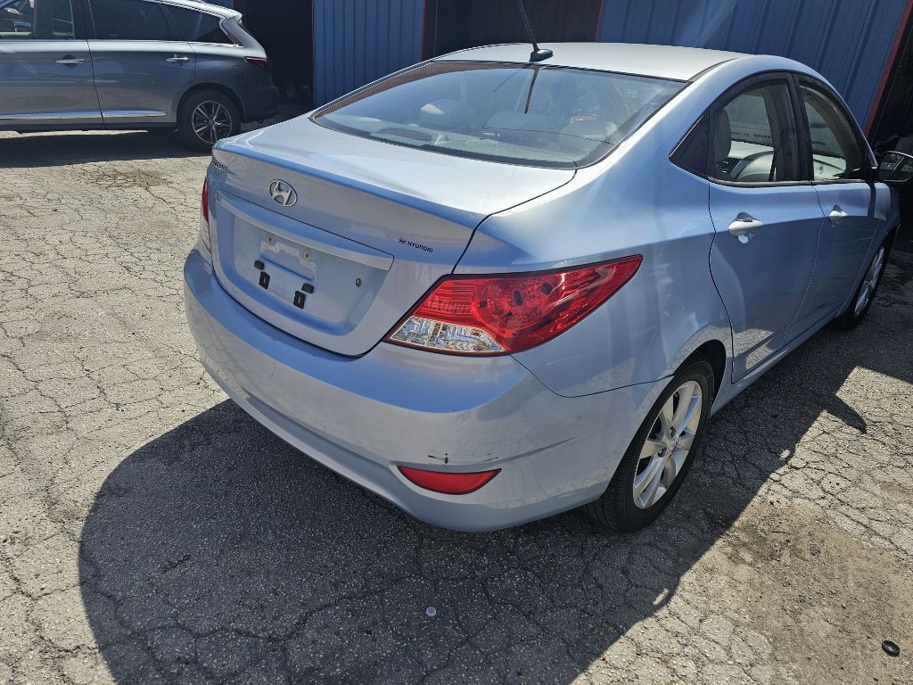 2014 Hyundai Accent Image 3