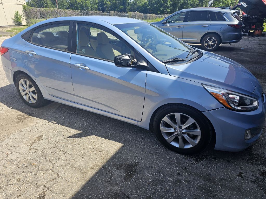 2014 Hyundai Accent Image 4