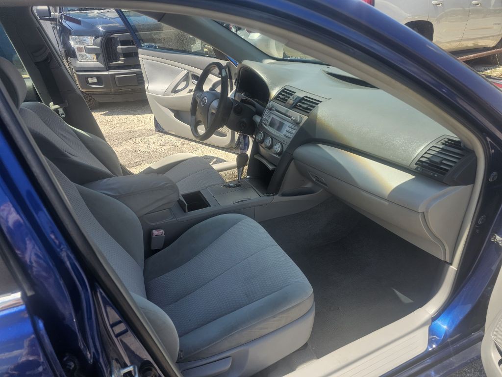 2011 Toyota Camry Image 17