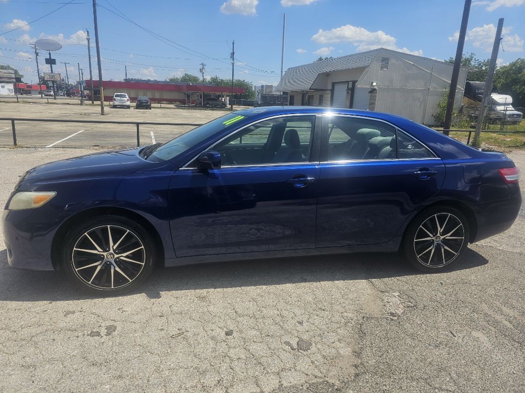 2011 Toyota Camry Image 2
