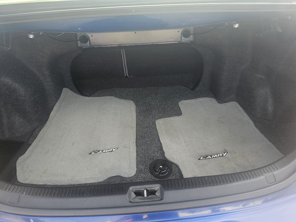 2011 Toyota Camry Image 10