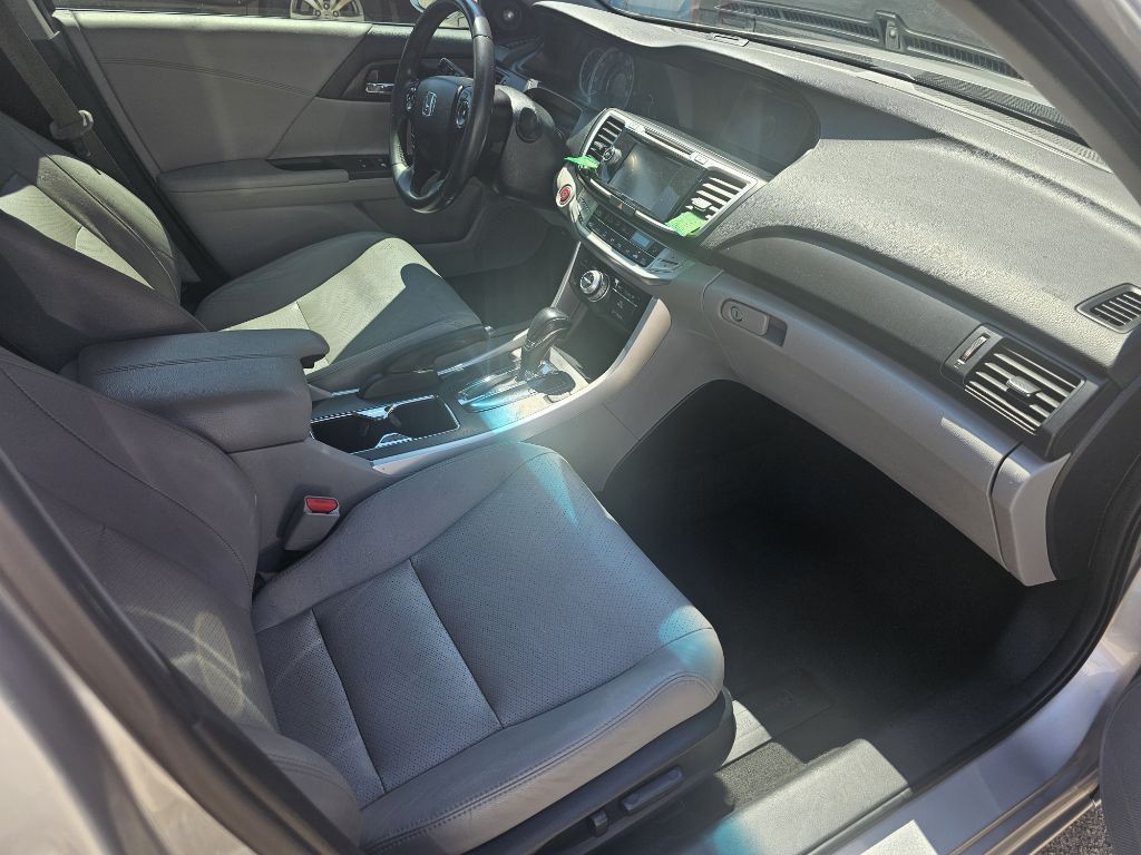 2013 Honda Accord Image 24