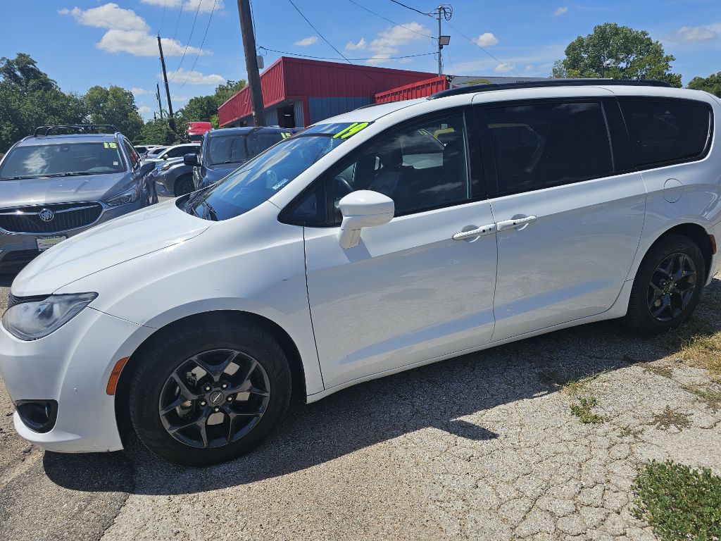 2019 Chrysler Pacifica Image 2