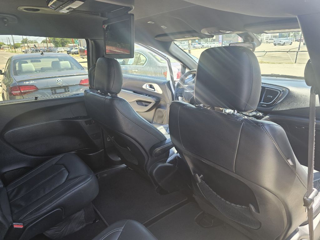 2019 Chrysler Pacifica Image 15