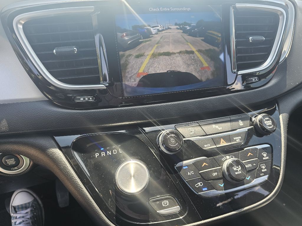 2019 Chrysler Pacifica Image 17