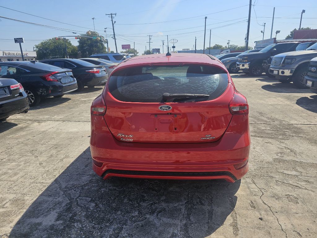 2015 Ford Focus Image 16