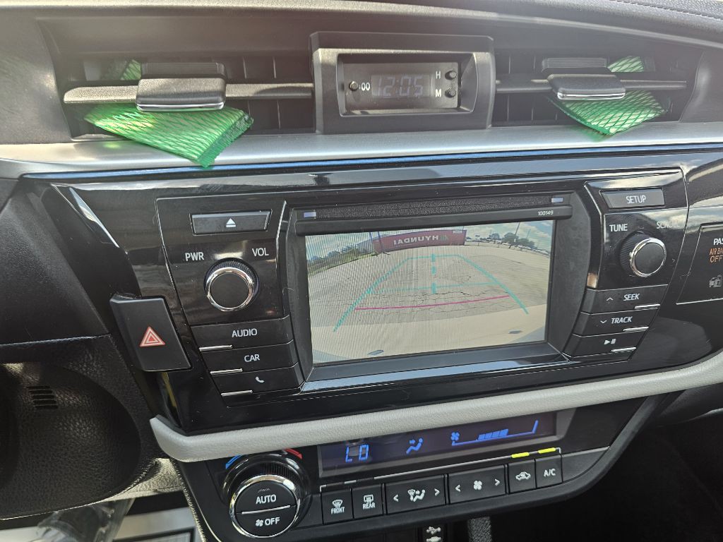 2015 Toyota Corolla Image 12