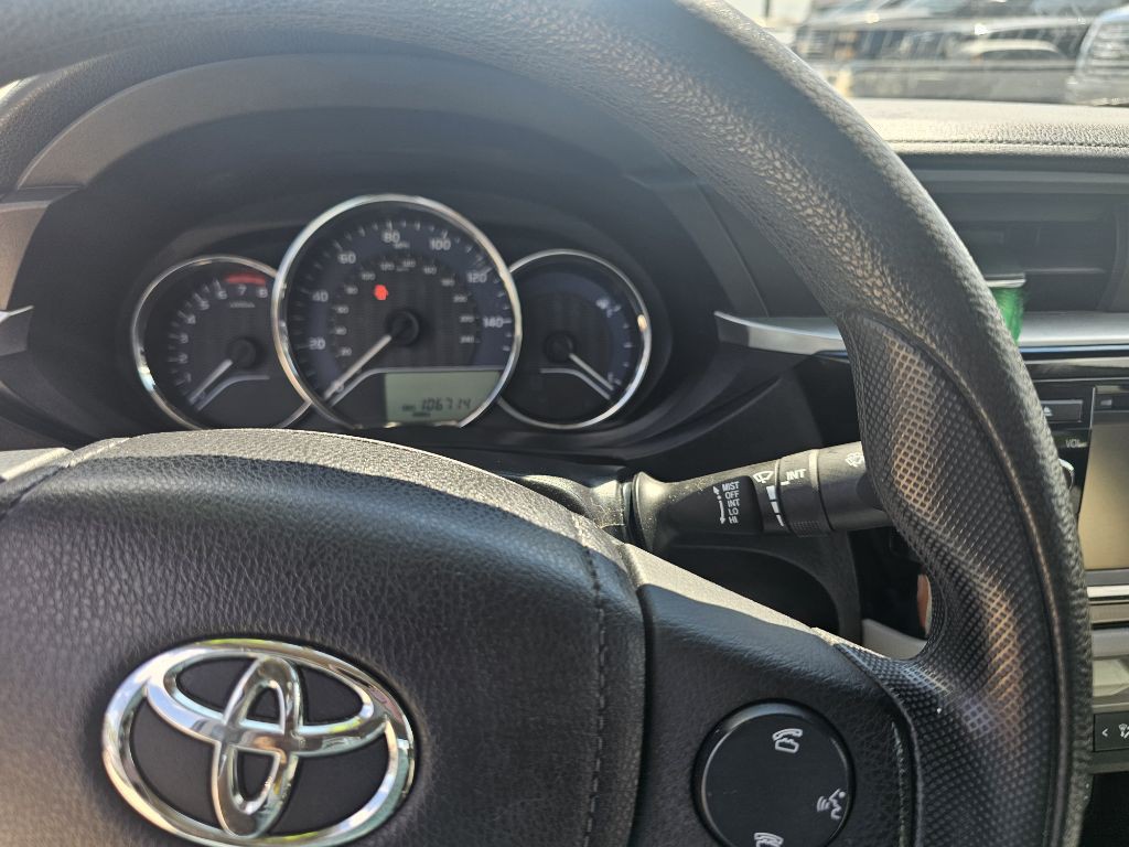 2015 Toyota Corolla Image 16