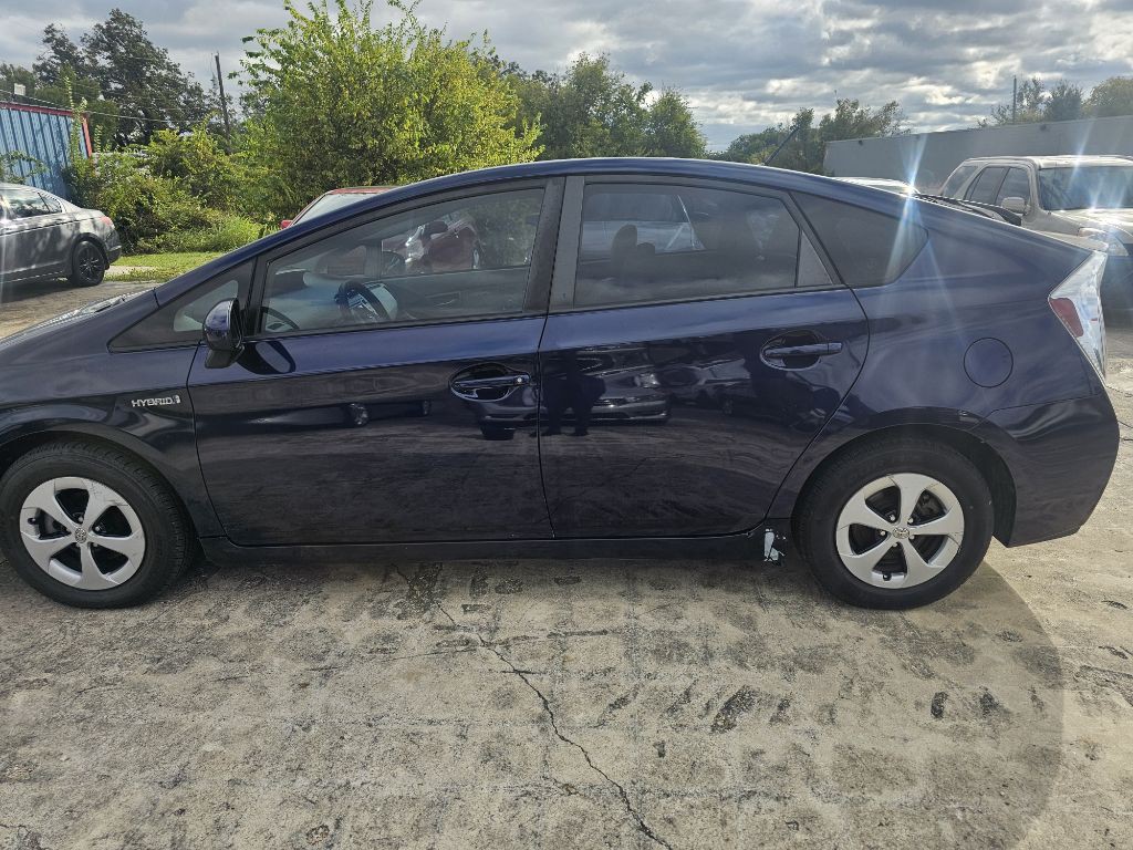 2013 Toyota Prius Image 2