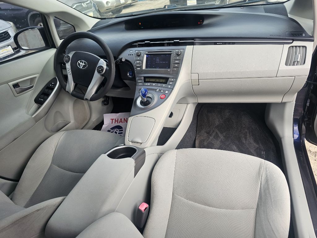 2013 Toyota Prius Image 15