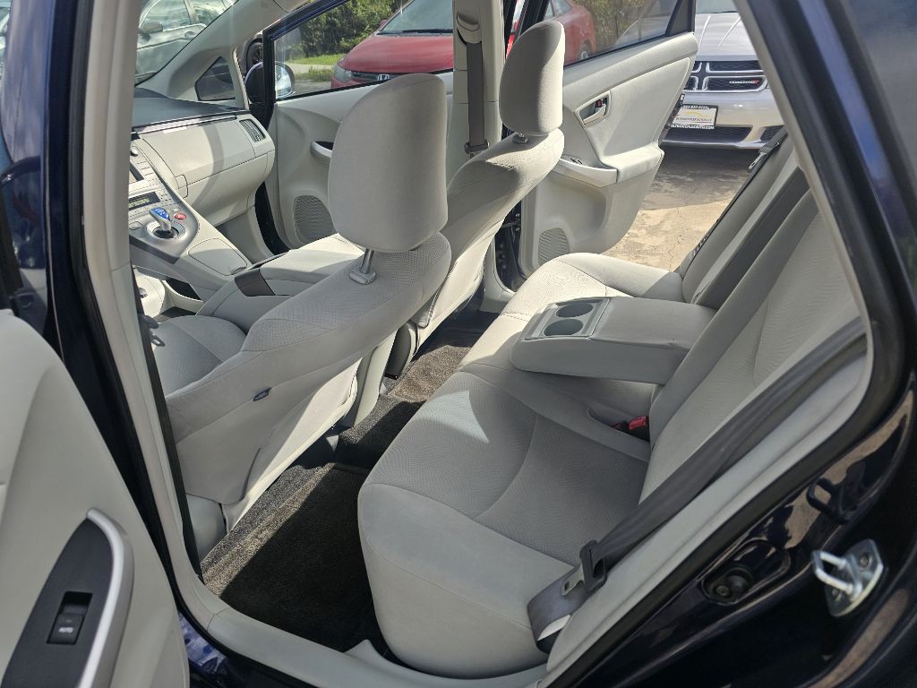 2013 Toyota Prius Image 10
