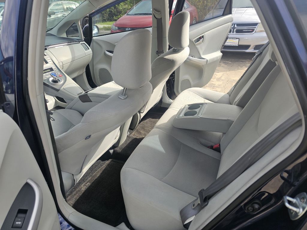 2013 Toyota Prius Image 11
