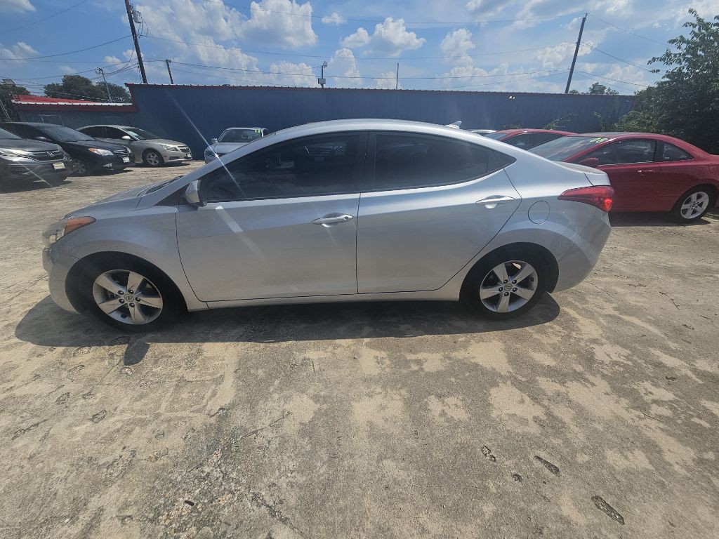2013 Hyundai Elantra Image 4