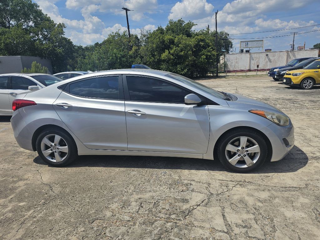 2013 Hyundai Elantra Image 8