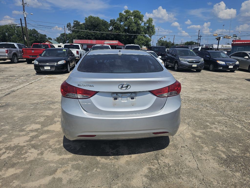 2013 Hyundai Elantra Image 9