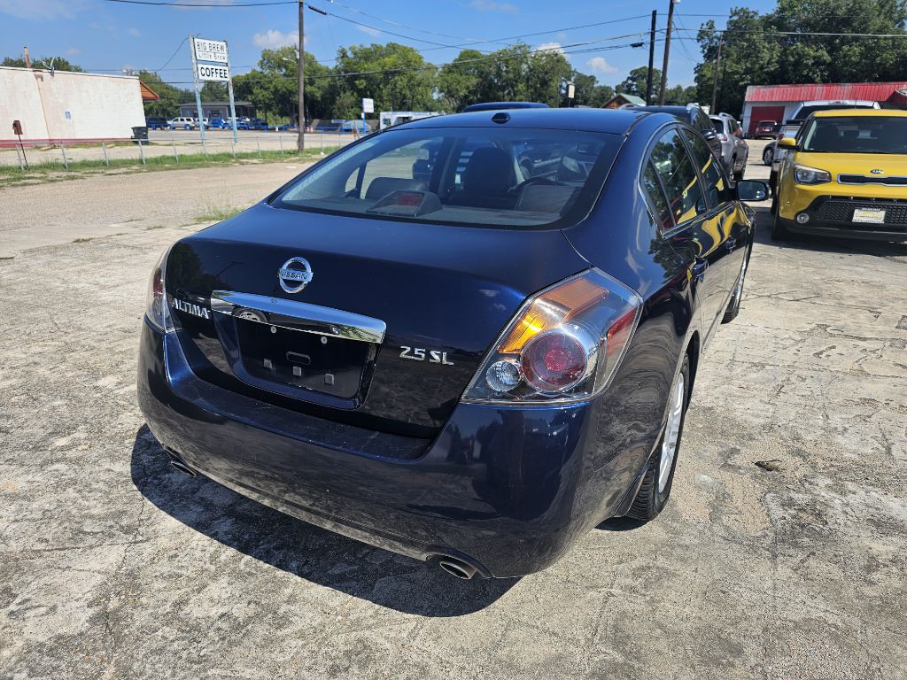 2010 Nissan Altima Image 2