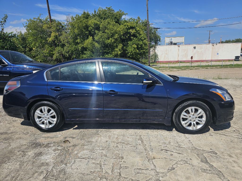 2010 Nissan Altima Image 4
