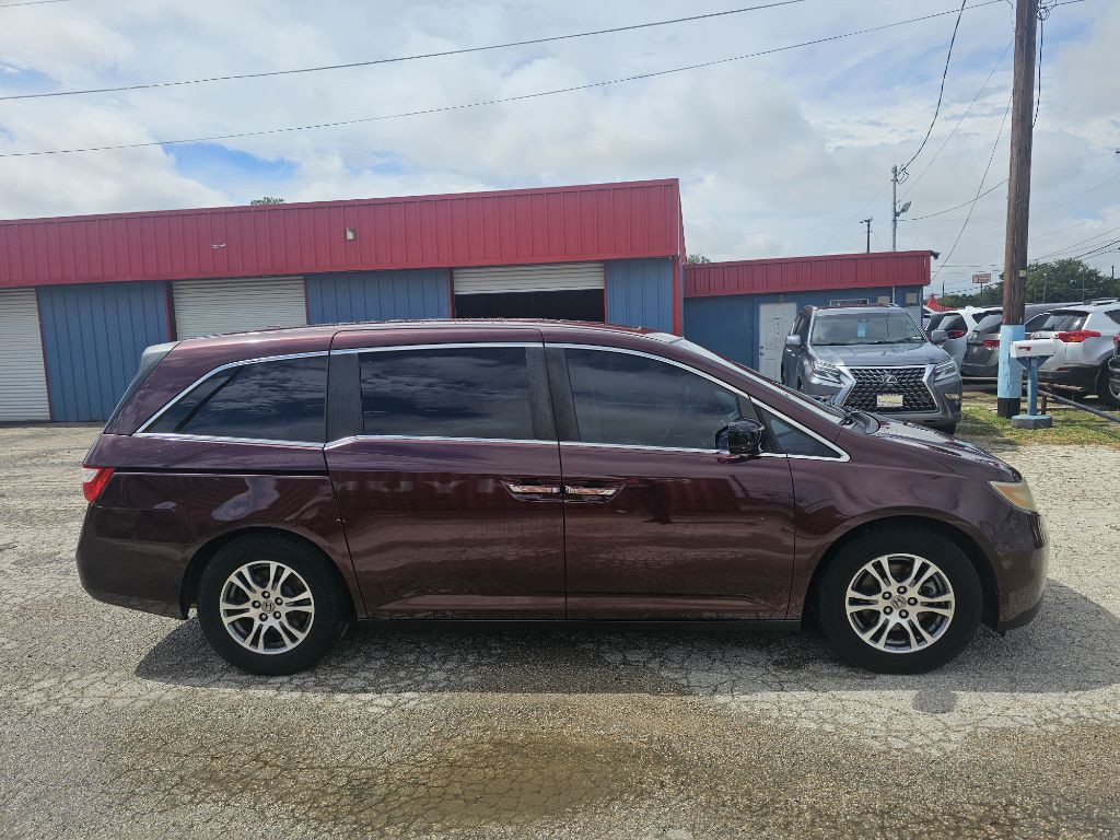 2013 Honda Odyssey Image 2