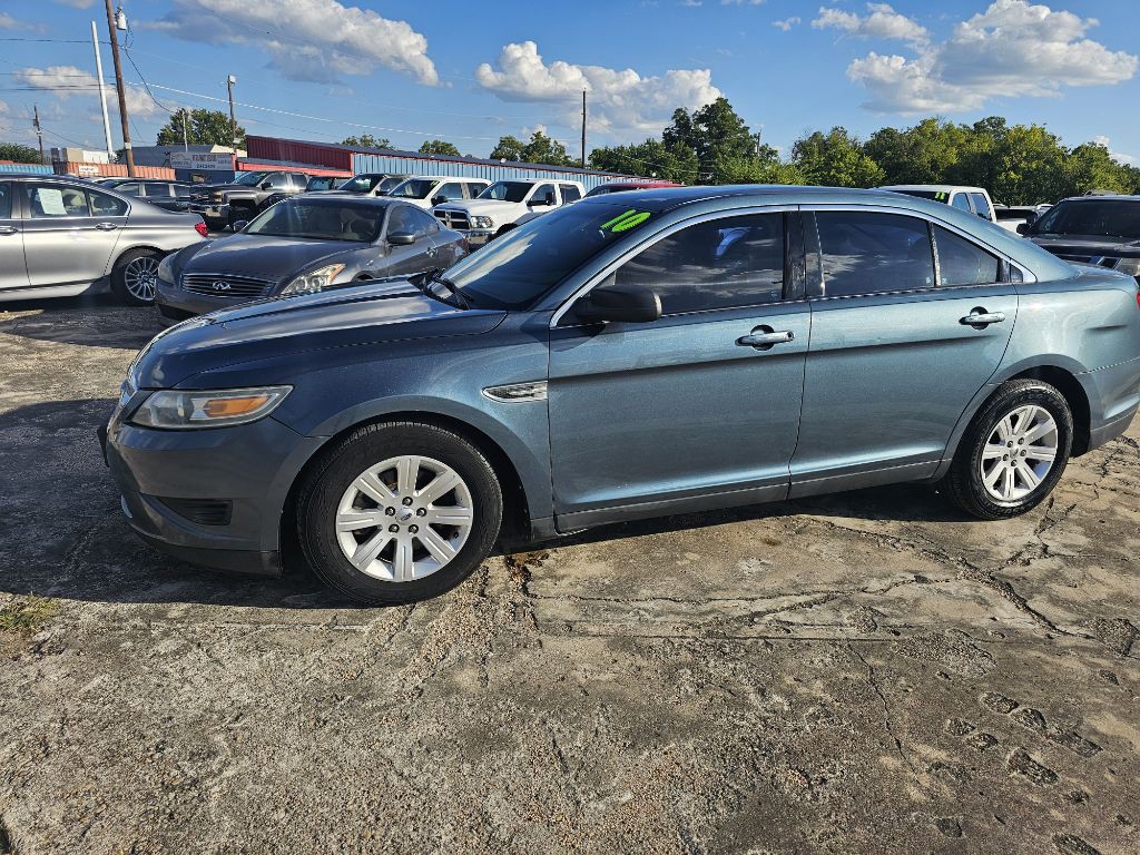 2010 Ford Taurus Image 2