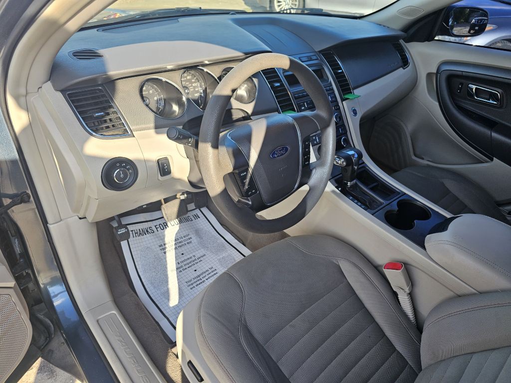 2010 Ford Taurus Image 11