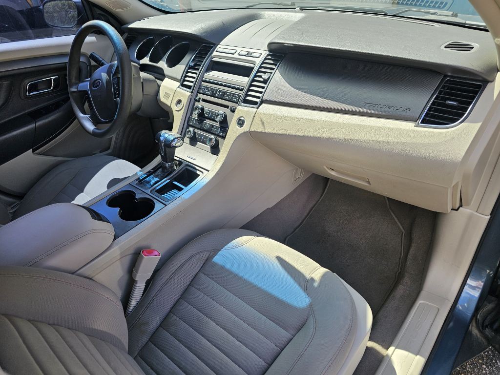 2010 Ford Taurus Image 14