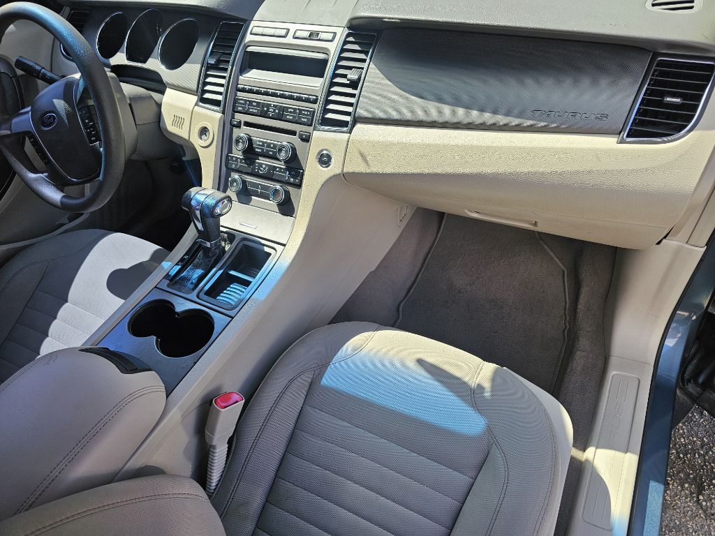 2010 Ford Taurus Image 15