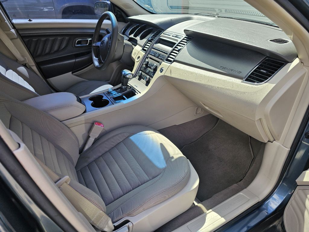 2010 Ford Taurus Image 16