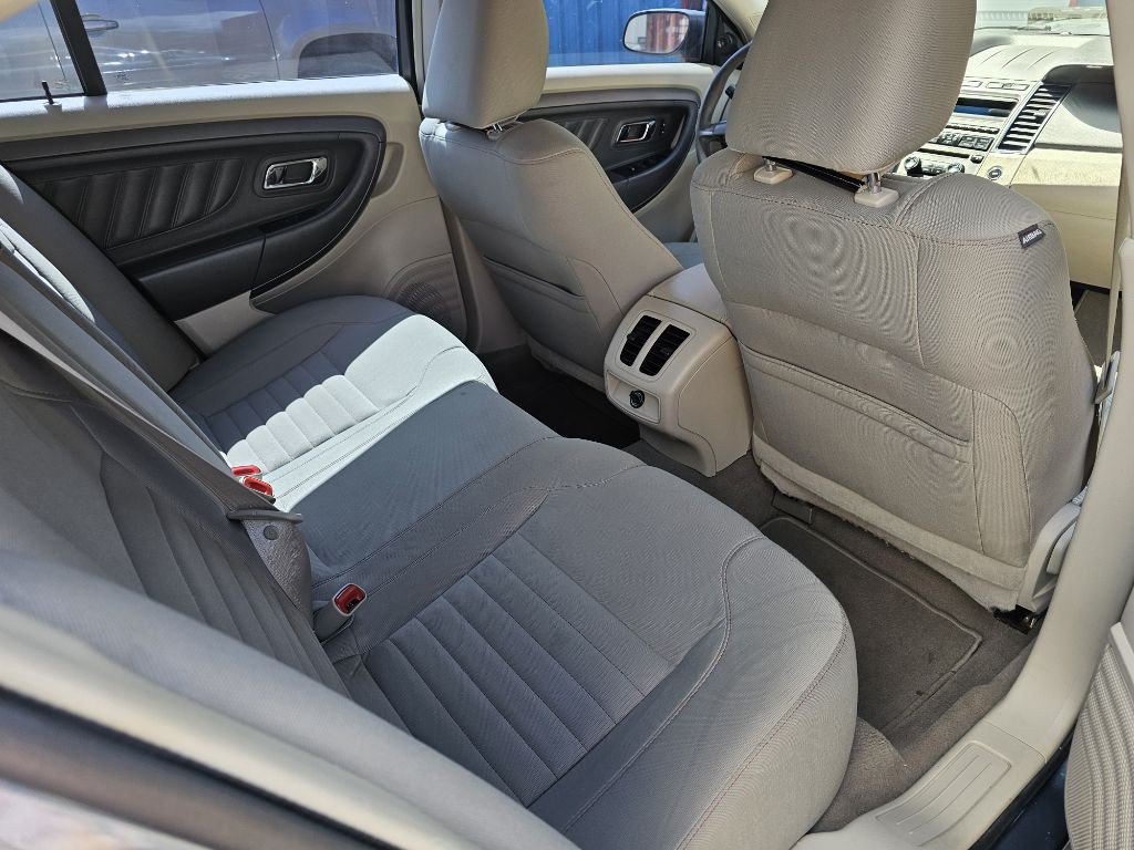 2010 Ford Taurus Image 17